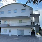 Apartment Apartmaji Meduza 2 *
