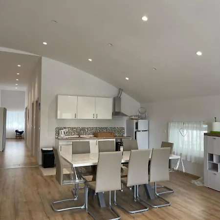 Apartmaji Meduza 2 *