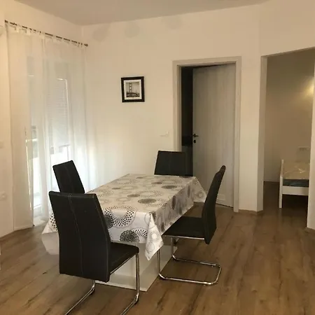 Apartmaji Meduza 2 * إيزولا